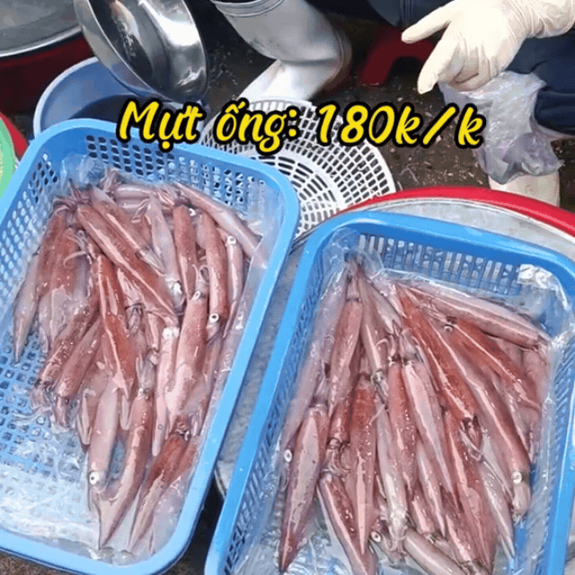 Cầm 500k đi chợ chiều Mân Thái Đà Nẵng: Giá không rẻ nhưng nhiều người đổ xô đến chợ vì lý do bất ngờ- Ảnh 10. Cầm 500k đi chợ chiều Mân Thái Đà Nẵng: Giá không rẻ nhưng nhiều người đổ xô đến chợ vì lý do bất ngờ- Ảnh 10.