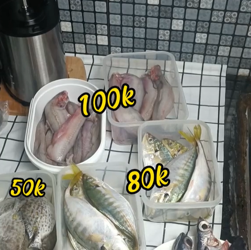 Cầm 500k đi chợ chiều Mân Thái Đà Nẵng: Giá không rẻ nhưng nhiều người đổ xô đến chợ vì lý do bất ngờ- Ảnh 17. Cầm 500k đi chợ chiều Mân Thái Đà Nẵng: Giá không rẻ nhưng nhiều người đổ xô đến chợ vì lý do bất ngờ- Ảnh 17.