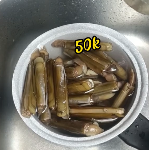 Cầm 500k đi chợ chiều Mân Thái Đà Nẵng: Giá không rẻ nhưng nhiều người đổ xô đến chợ vì lý do bất ngờ- Ảnh 15. Cầm 500k đi chợ chiều Mân Thái Đà Nẵng: Giá không rẻ nhưng nhiều người đổ xô đến chợ vì lý do bất ngờ- Ảnh 15.