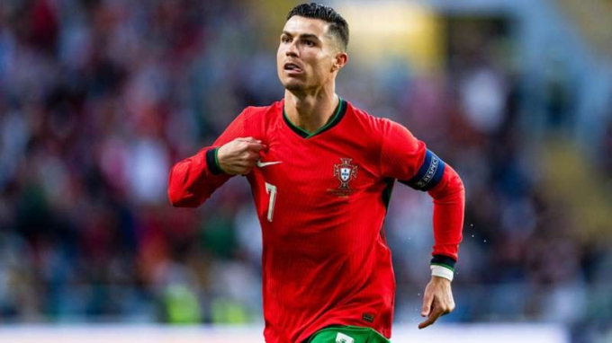 Bị Ronaldo “tuyên chiến”, Youtuber số 1 thế giới đáp trả: Messi vĩ đại nhất thế giới- Ảnh 2.