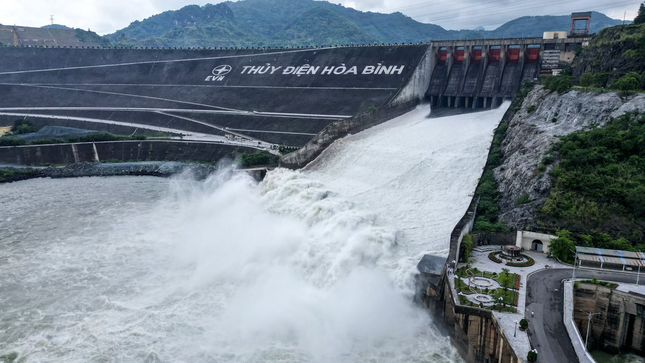 Miền Bắc tiếp tục mưa lớn, yêu cầu thủy điện Hòa Bình, Tuyên Quang xả lũ- Ảnh 1.