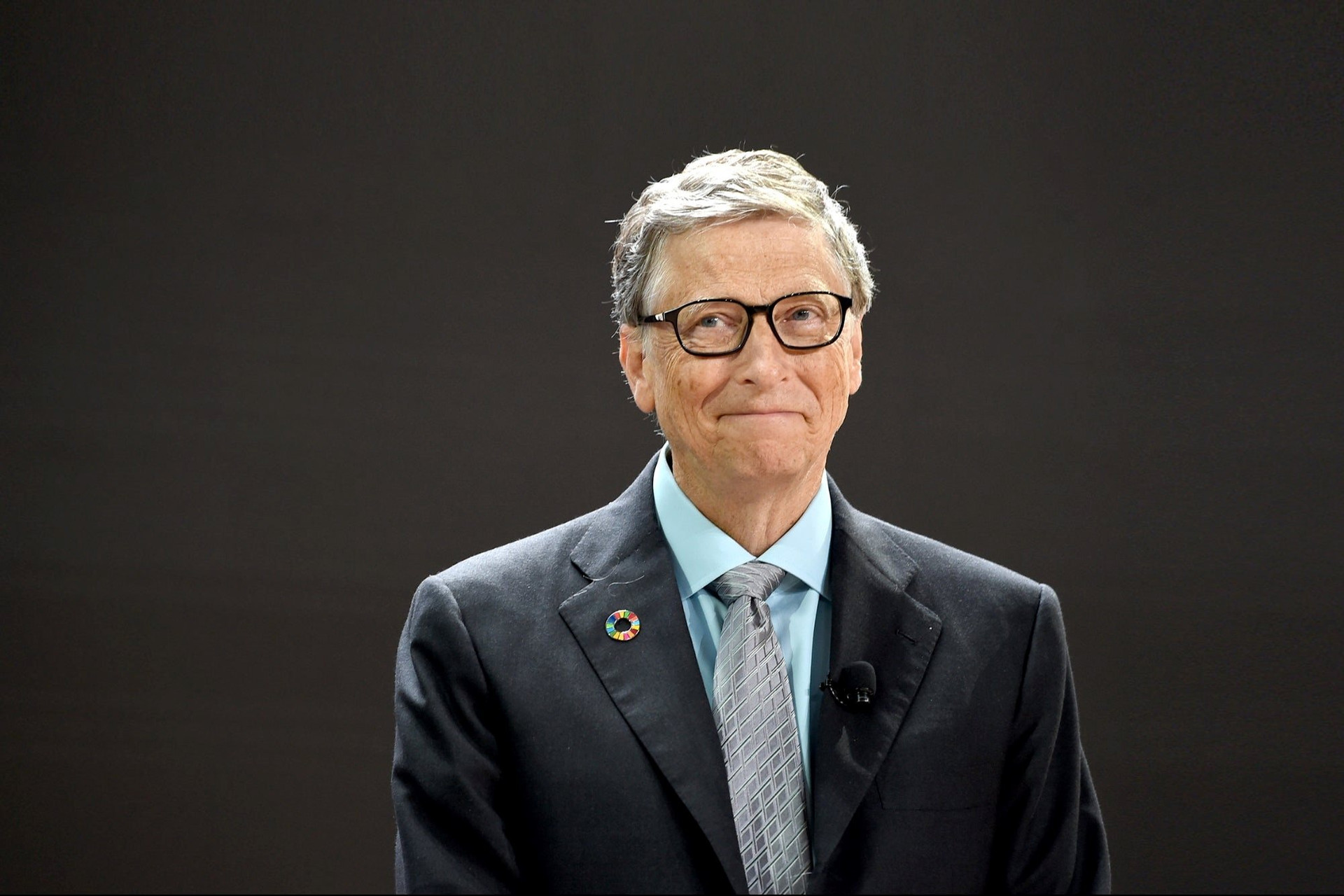 Bill Gates: 'Thách thức số 1 chưa được giải quyết, đến bản thân tôi cũng bị  lừa, phải để lại cho giới trẻ làm thôi'