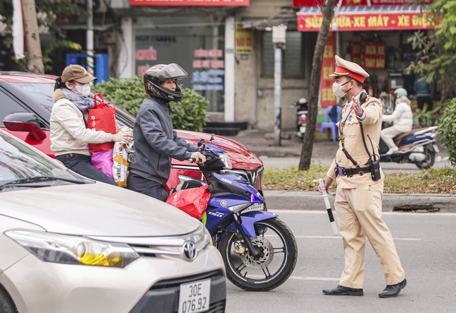 Cục CSGT lý giải băn khoăn 'bỏ đếm giây đèn tín hiệu giao thông dễ bị xử phạt'- Ảnh 2.