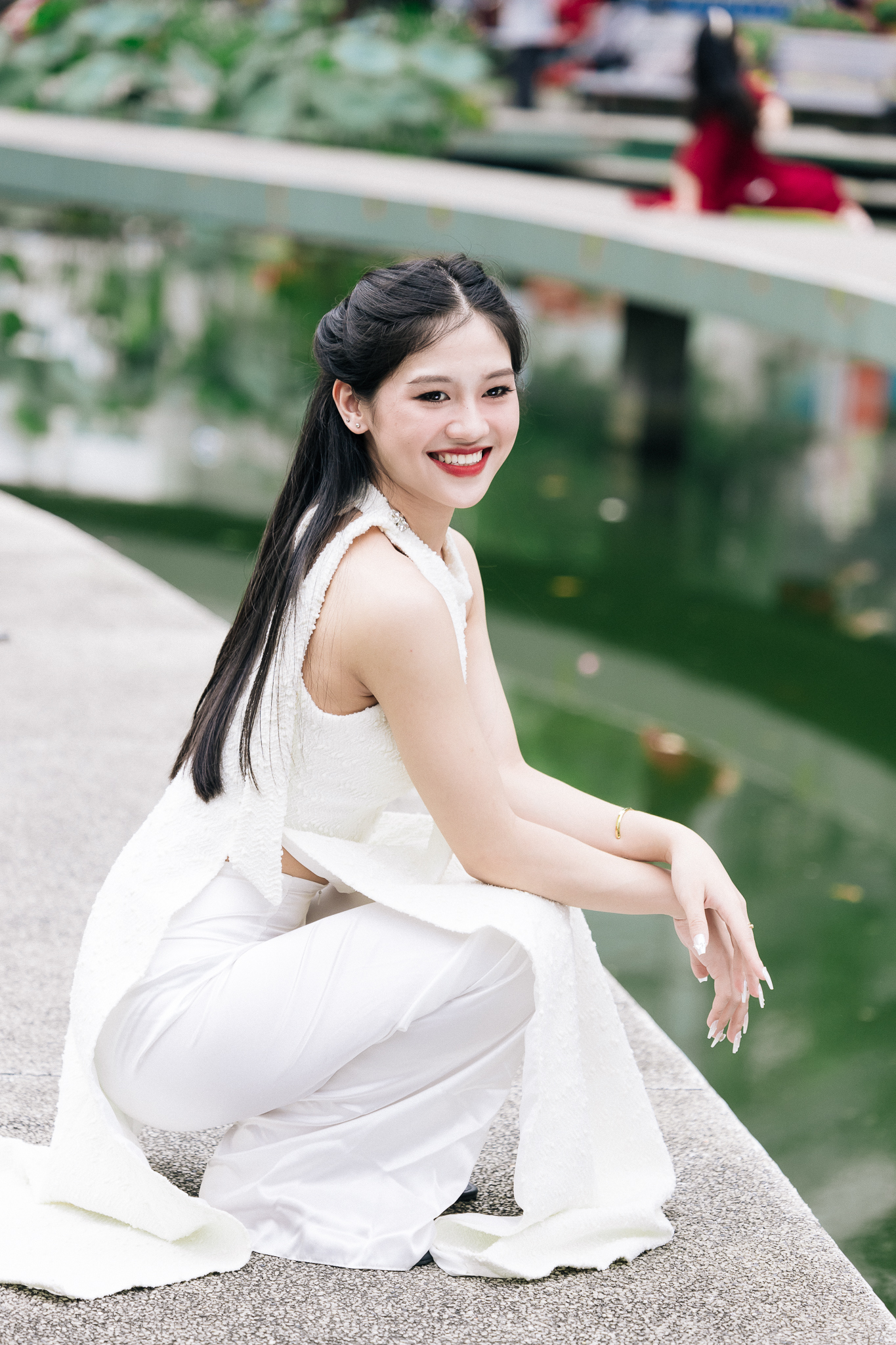 Ngắm TP. HCM ngày đầu năm: Áo dài phủ sắc khắp phố, giới trẻ tưng bừng Ngắm TP. HCM ngày đầu năm: Áo dài phủ sắc khắp phố, giới trẻ tưng bừng