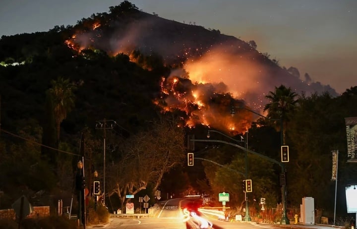 Dự báo 'bão lửa' tiếp tục bùng phát dữ dội ở California vào tuần tới- Ảnh 1.