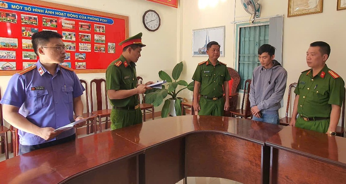 Bắt tạm giam cựu nhân viên ngân hàng lừa đảo chiếm đoạt tài sản- Ảnh 1. Bắt tạm giam cựu nhân viên ngân hàng lừa đảo chiếm đoạt tài sản- Ảnh 1.