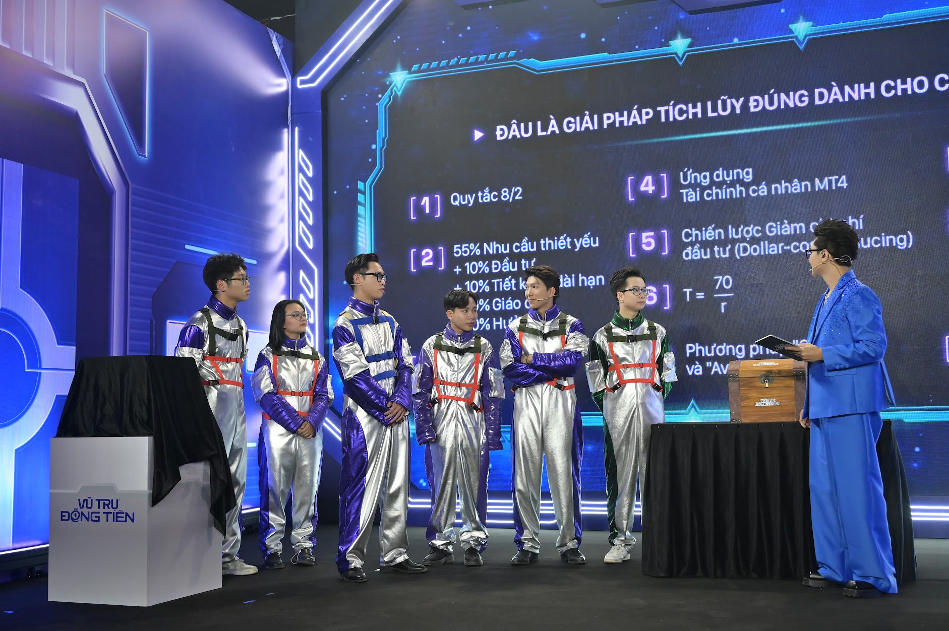 Quán quân Vũ trụ đồng tiền nhận thưởng khủng: 1 tỷ đồng tiền mặt, 1 xe điện Vinfast VF3, học bổng 150 triệu, cơ hội việc làm siêu xịn!- Ảnh 1.