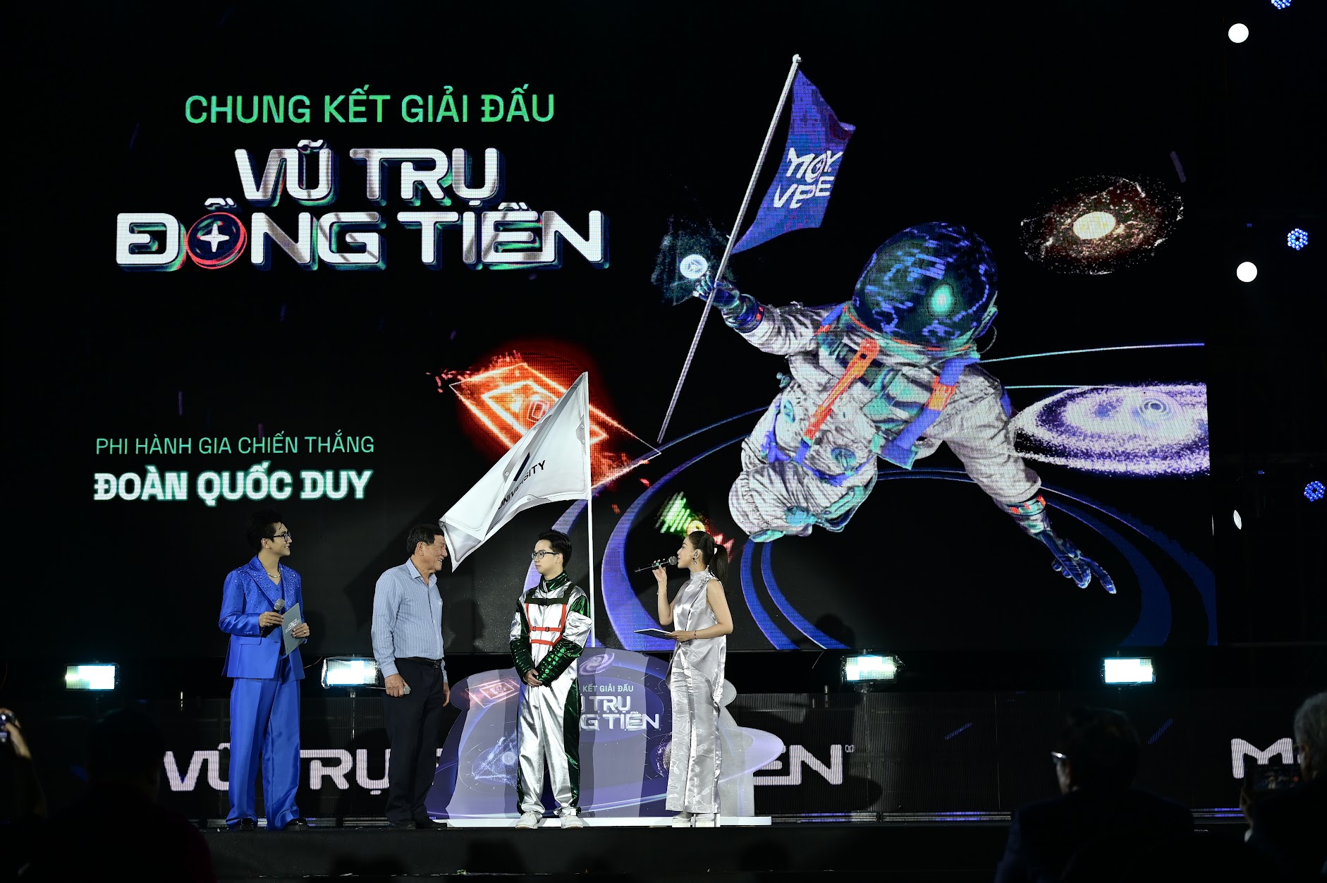 Quán quân Vũ trụ đồng tiền nhận thưởng khủng: 1 tỷ đồng tiền mặt, 1 xe điện Vinfast VF3, học bổng 150 triệu, cơ hội việc làm siêu xịn!- Ảnh 4.