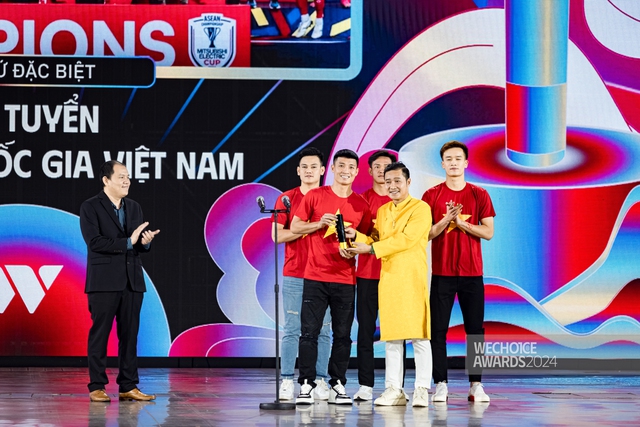 Gala vinh danh và trao giải WeChoice Awards 2024: Một đêm thật đẹp của niềm cảm hứng “Việt Nam tôi đó”!- Ảnh 36.