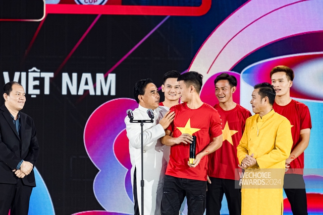 Gala vinh danh và trao giải WeChoice Awards 2024: Một đêm thật đẹp của niềm cảm hứng “Việt Nam tôi đó”!- Ảnh 37.