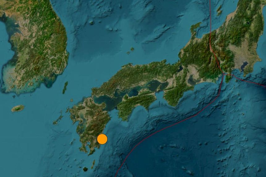 Nhật Bản: Động đất mạnh kích hoạt cảnh báo sóng thần- Ảnh 1. The quake struck off Miyazaki prefecture in the Kyushu region on Jan 13.