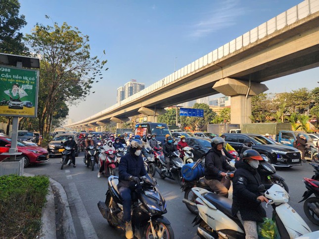 Đi 65km từ quê lên Hà Nội bằng thời gian di chuyển 2km khi ùn tắc- Ảnh 4.