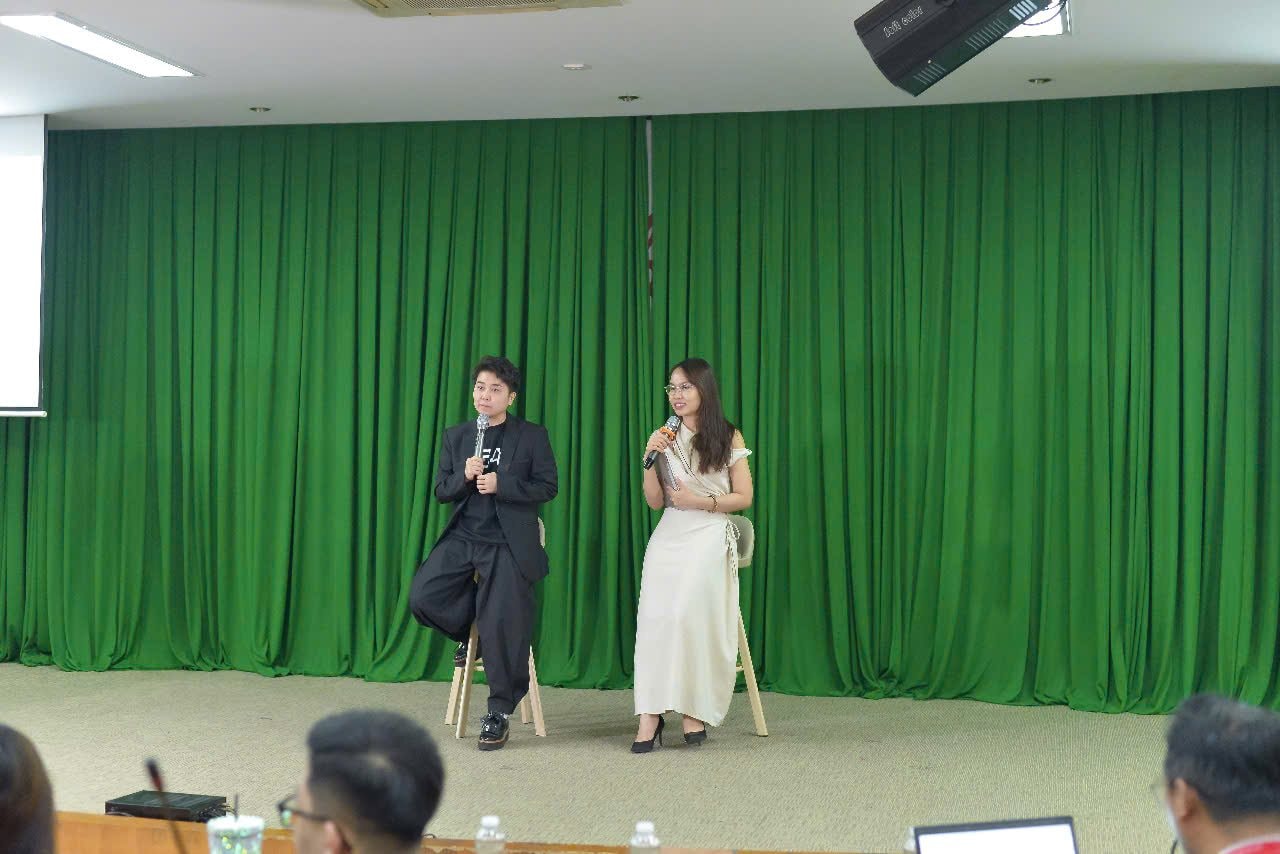 Công việc '3 đầu 6 tay' đằng sau thành công của các 'anh trai, chị đẹp': Phải thông thạo từ kỹ năng giao tiếp đến kiến thức tài chính, biết ứng biến với dư luận- Ảnh 1.