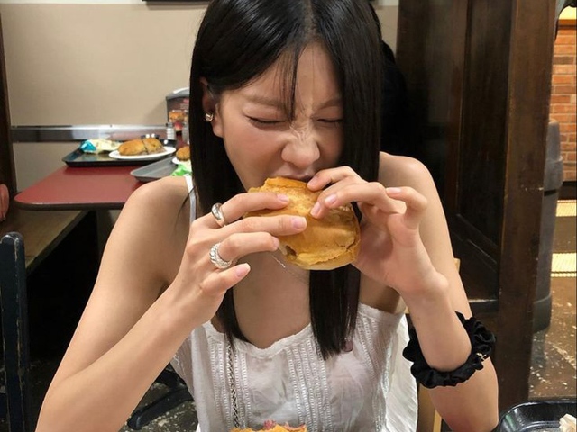 Người ăn nhiều vào bữa sáng và người ăn nhiều vào bữa tối, ai dễ tăng cân hơn?- Ảnh 1. Người ăn nhiều vào bữa sáng và người ăn nhiều vào bữa tối, ai dễ tăng cân hơn?- Ảnh 1.