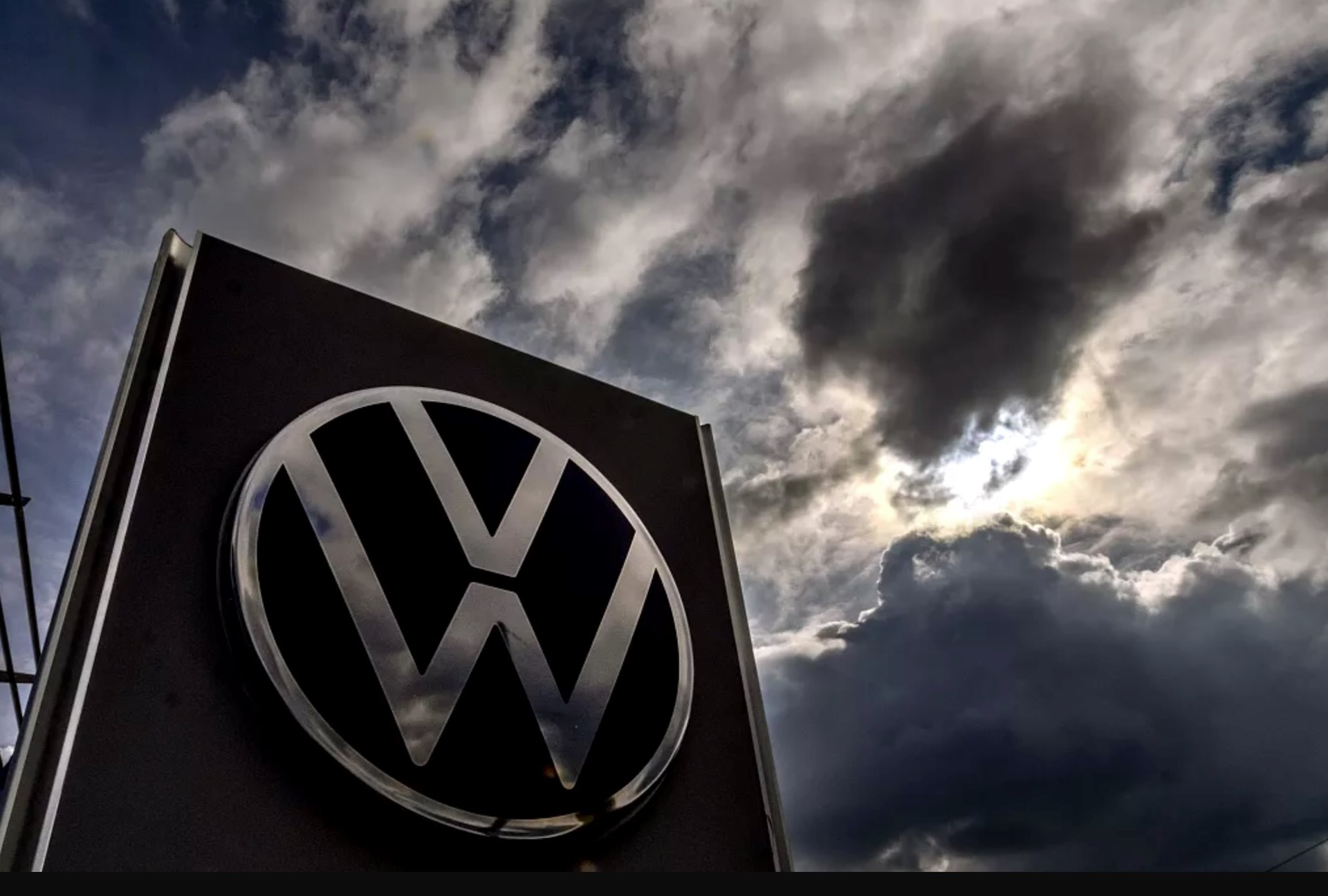 Mây đen bao phủ nền kinh tế Đức: Nhiều nhà máy sắp bị Trung Quốc thâu tóm, GDP đến năm 2026 may ra mới phục hồi- Ảnh 1.