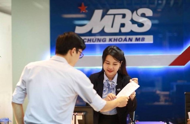 Công ty chứng khoán 'kẻ khóc, người cười' báo kết quả kinh doanh- Ảnh 2. Công ty chứng khoán 'kẻ khóc, người cười' báo kết quả kinh doanh- Ảnh 2.