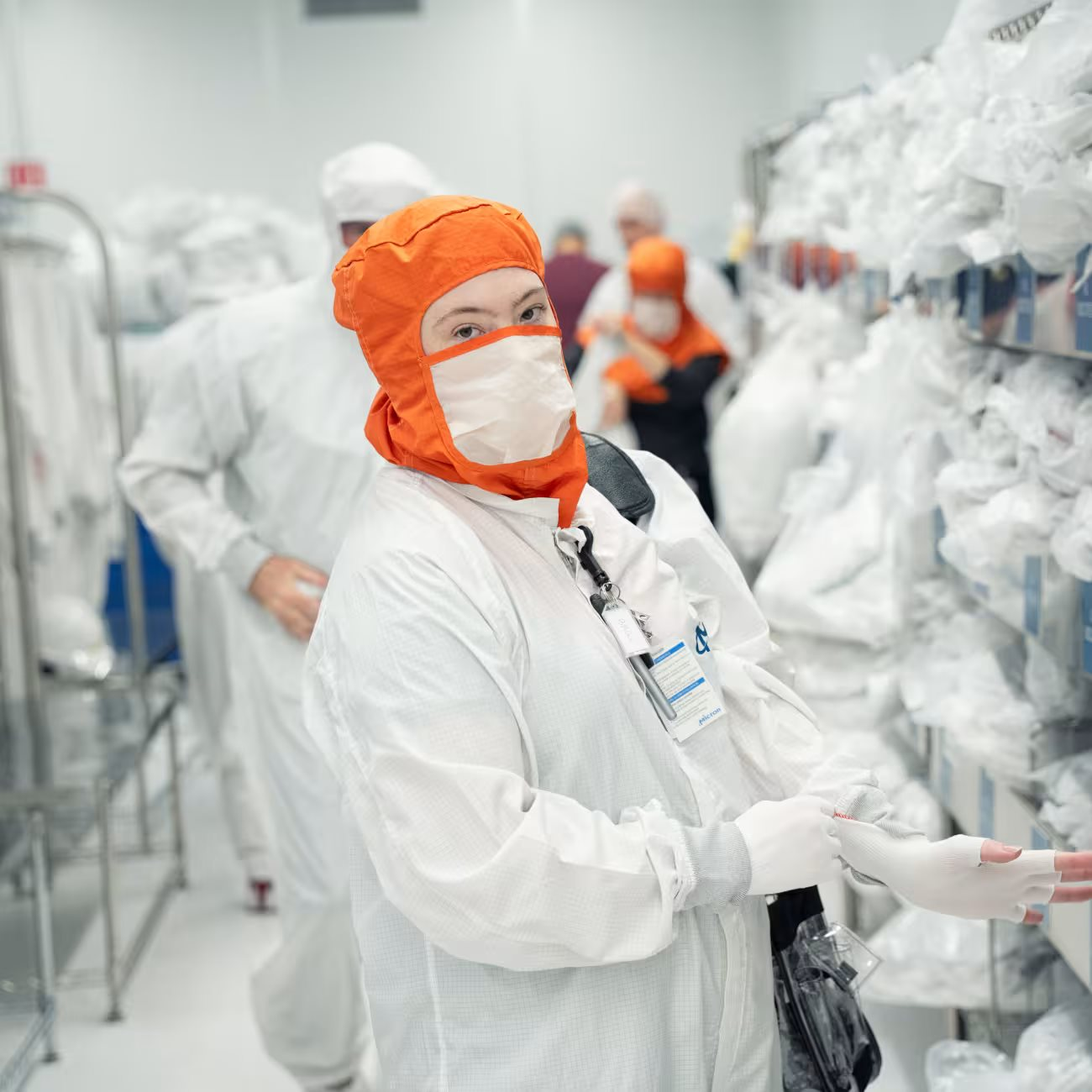 Đây là cỗ máy "chi phối cả thế giới" và nó hoạt động hay không đều nằm trong tay người phụ nữ này- Ảnh 1.