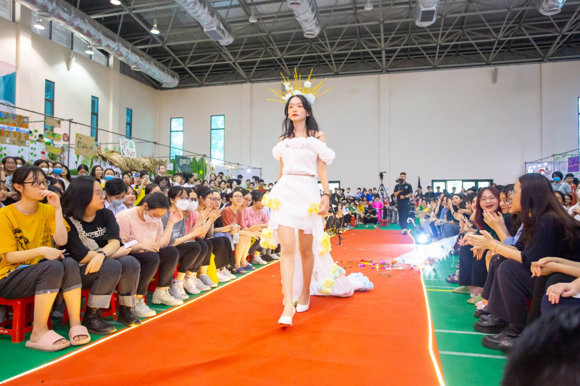 Không phải Ams, đây mới là trường nhiều thủ khoa học sinh giỏi quốc gia nhất cả nước: Học sinh đi học được phát 'lương', giáo viên được cấp chung cư- Ảnh 7.