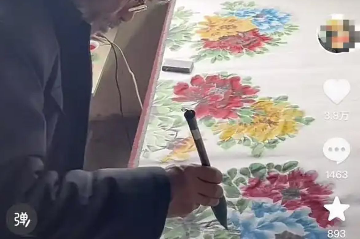 Cụ ông bán rau ngoài chợ bỗng trở thành thần tượng, hàng triệu người ...
