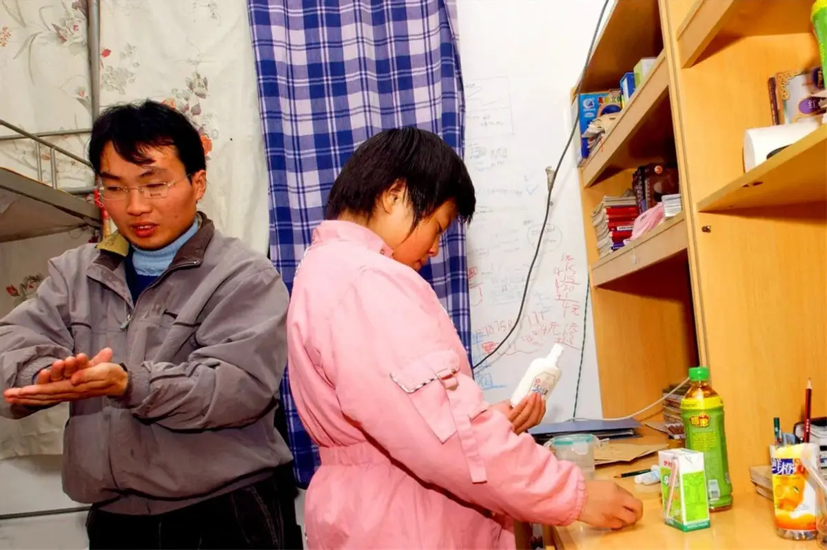 Mẹ bỏ đi, bố bị tâm thần bỗng một ngày đưa về nhà đứa em "nhặt được", người con trai rơi vào khó xử - Cú ngoặt thế kỷ xảy ra!- Ảnh 6. Mẹ bỏ đi, bố bị tâm thần bỗng một ngày đưa về nhà đứa em "nhặt được", người con trai rơi vào khó xử - Cú ngoặt thế kỷ xảy ra!- Ảnh 6.