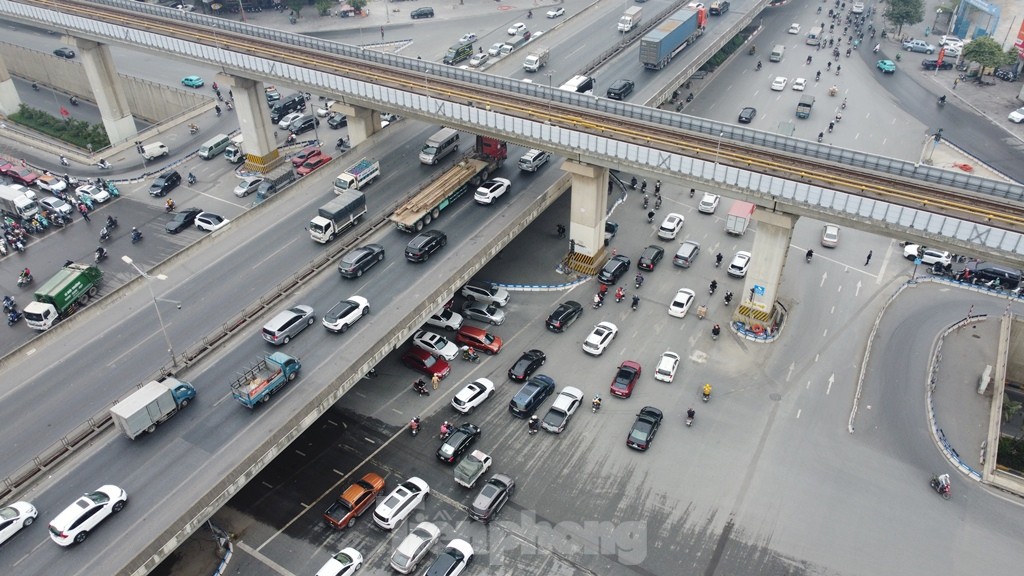 Ùn tắc tại nút Thanh Xuân: Lãnh đạo Sở GTVT có lúng túng trong giải pháp?- Ảnh 2.