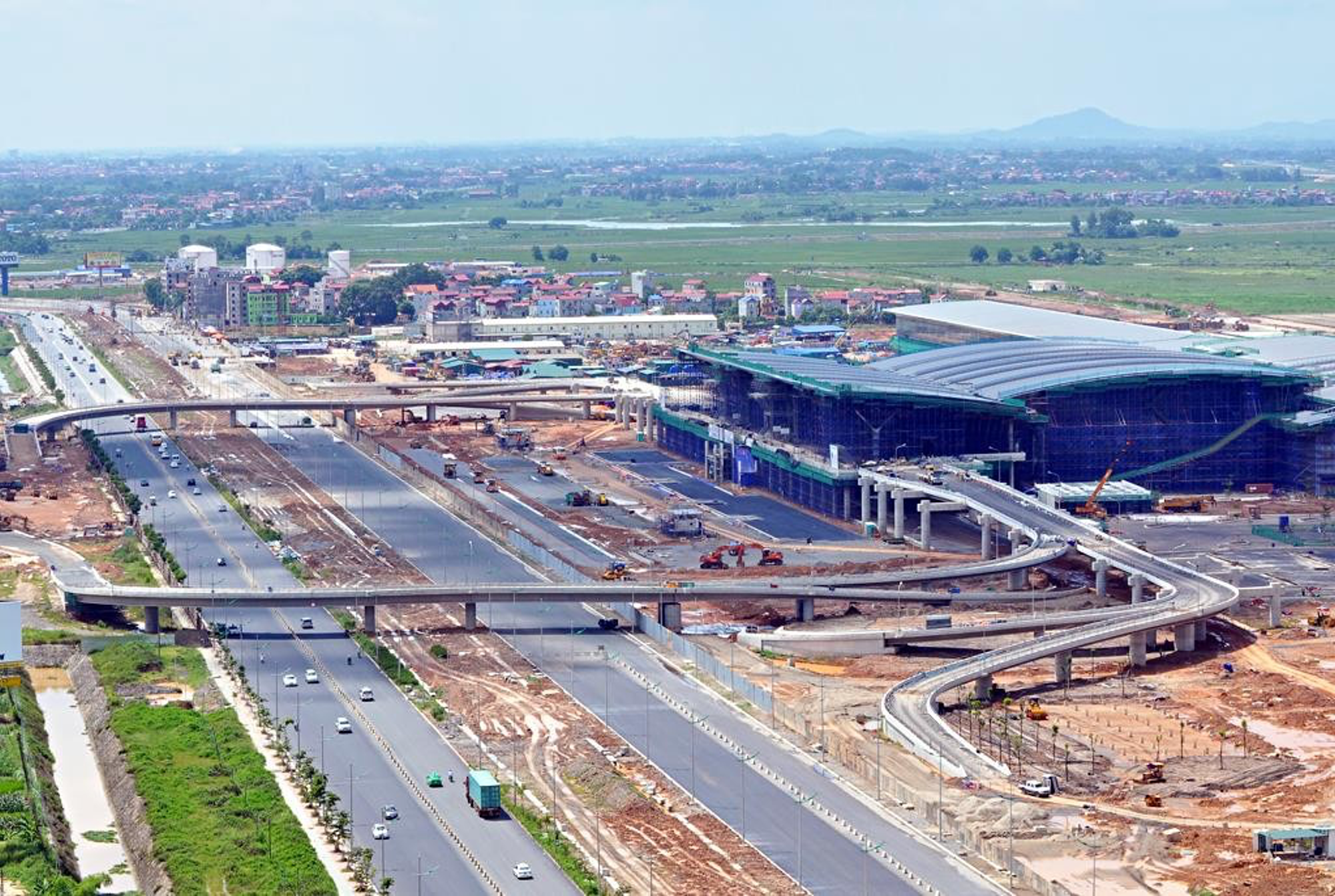 Bức tranh ngành VLXD Việt Nam 2025: Thời cơ song hành cùng thách thức, doanh nghiệp cần có giải pháp căn cơ và toàn diện!- Ảnh 1.