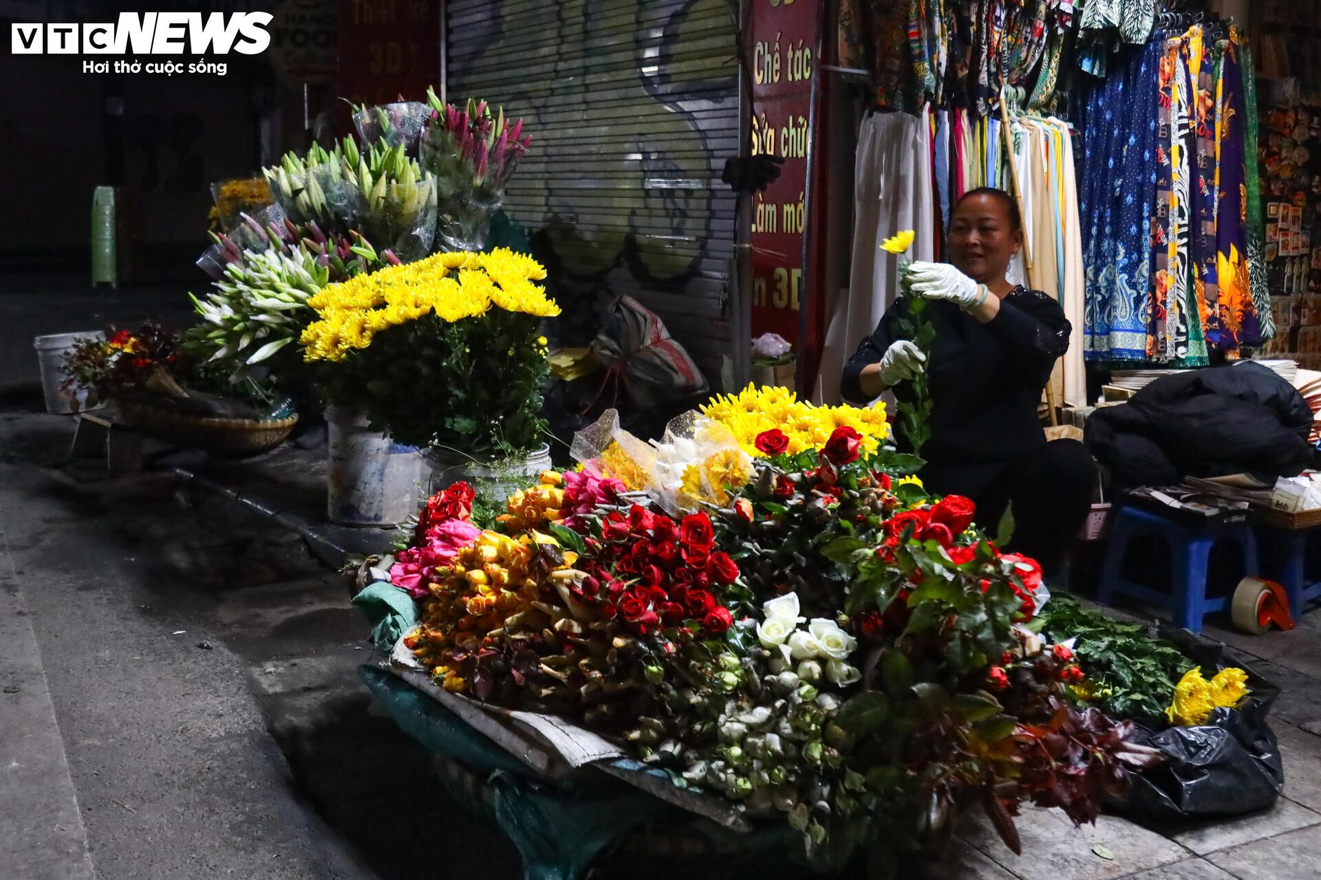 Tiểu thương đánh ô tô ship gà từ mờ sáng, phục vụ khách cúng ông Công, ông Táo- Ảnh 14.