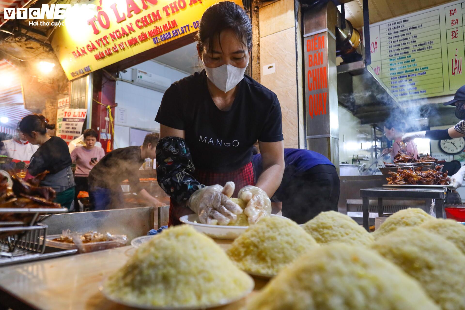 Tiểu thương đánh ô tô ship gà từ mờ sáng, phục vụ khách cúng ông Công, ông Táo- Ảnh 10.