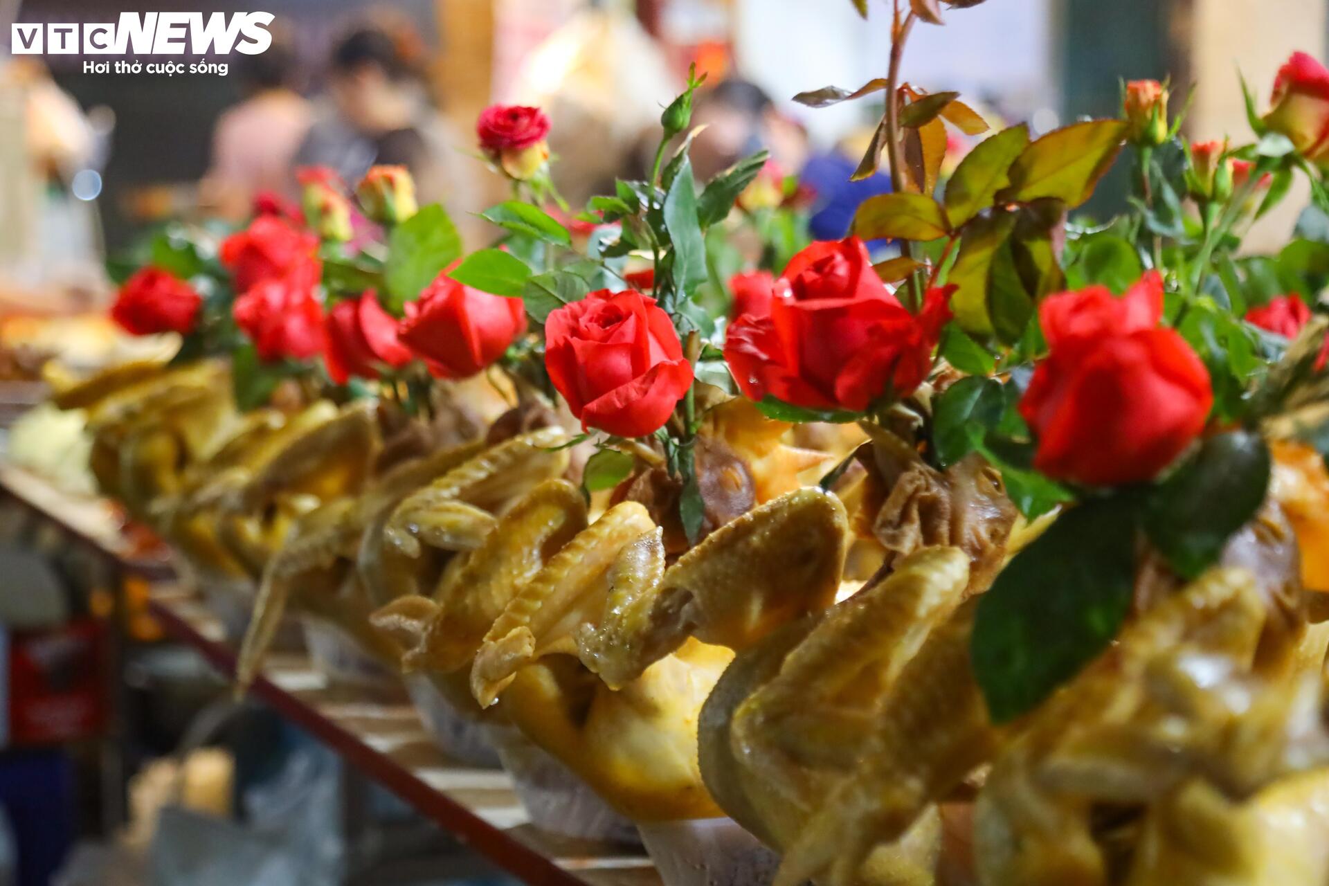 Tiểu thương đánh ô tô ship gà từ mờ sáng, phục vụ khách cúng ông Công, ông Táo- Ảnh 8.