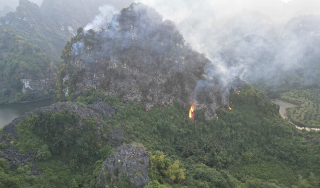 Cháy rừng tại vùng lõi Di sản thiên nhiên thế giới Tràng An- Ảnh 2.