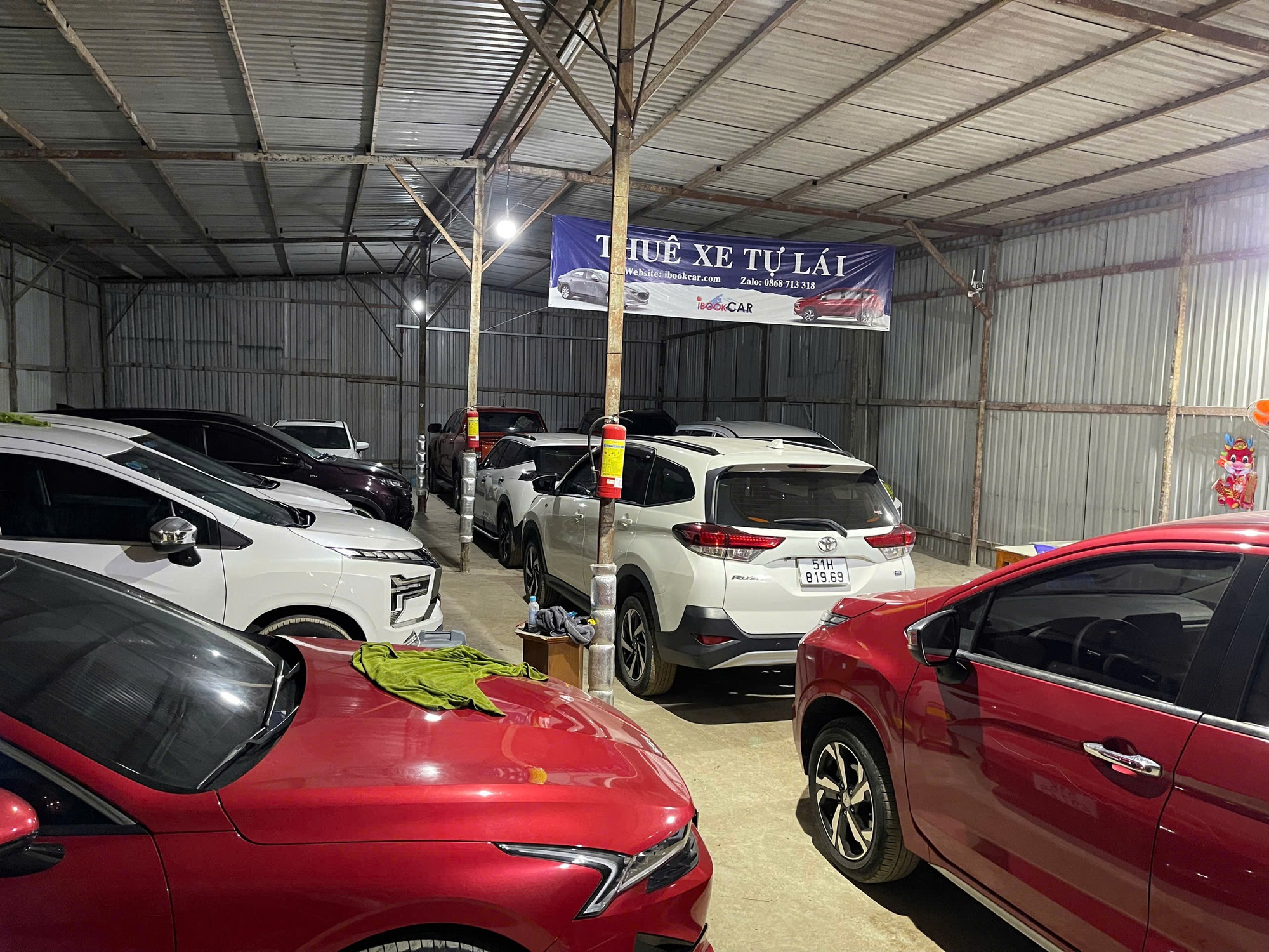 Điều gì khiến nhiều người thuê xe tự lái rồi bỏ cọc?- Ảnh 1. Điều gì khiến nhiều người thuê xe tự lái rồi bỏ cọc?- Ảnh 1.