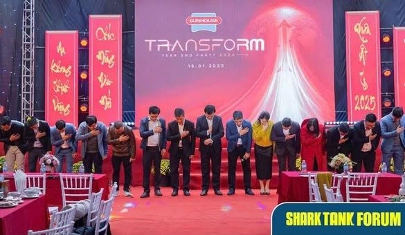 'Sếp nhà người ta': Shark Phú tiếp tục truyền thống phát lì xì cho nhân viên vào ngày làm việc cuối cùng của năm- Ảnh 2.