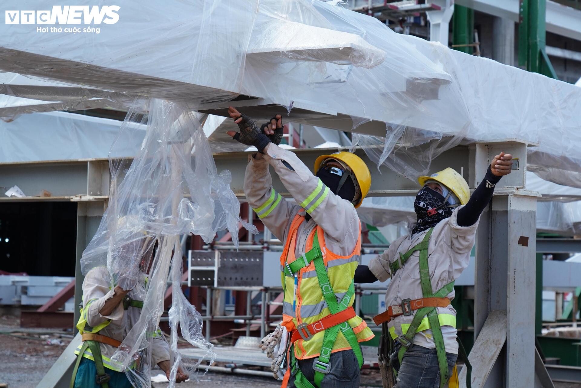 Gác lại đoàn viên, nghìn công nhân làm việc xuyên Tết ở sân bay Long Thành- Ảnh 2.