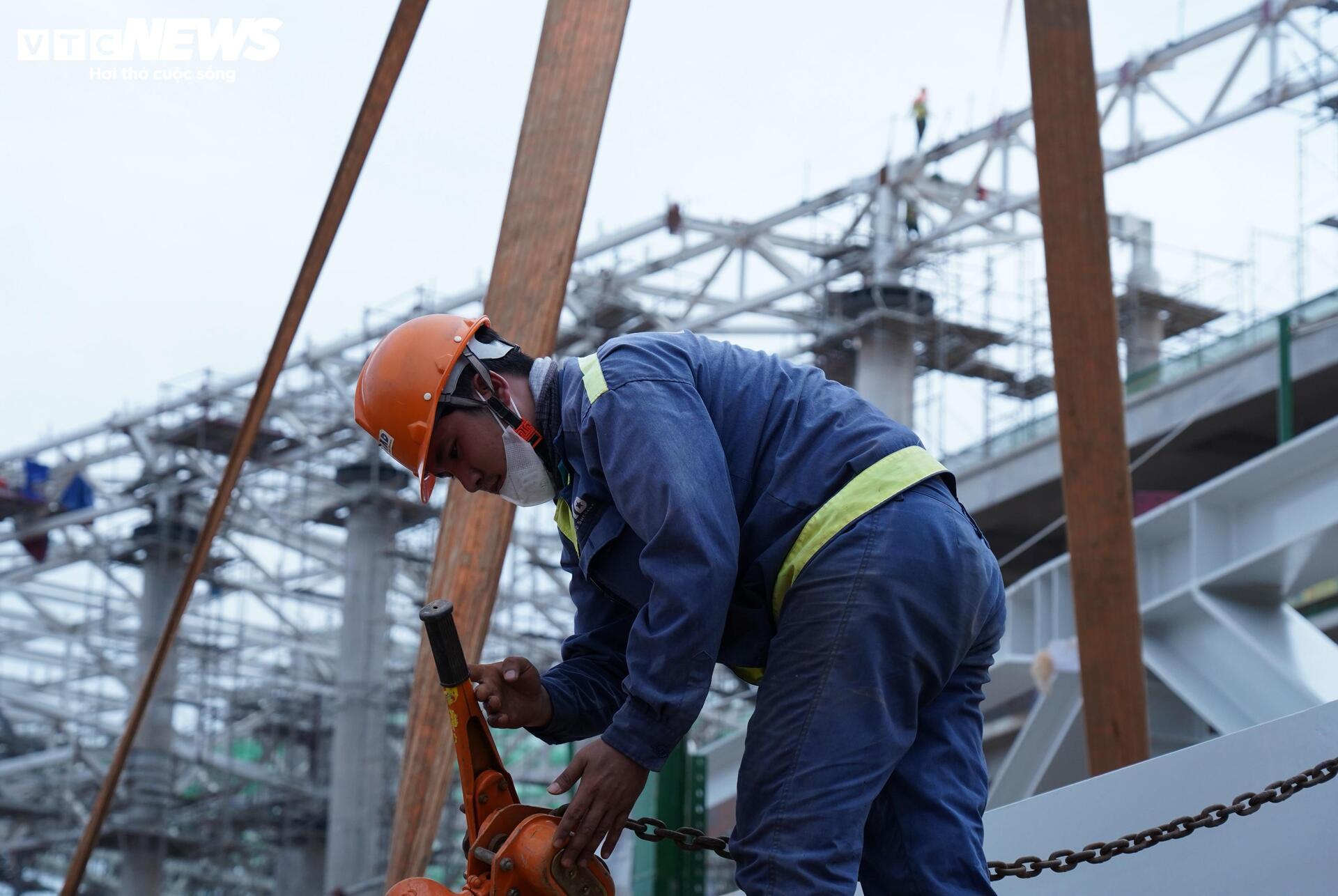 Gác lại đoàn viên, nghìn công nhân làm việc xuyên Tết ở sân bay Long Thành- Ảnh 9.