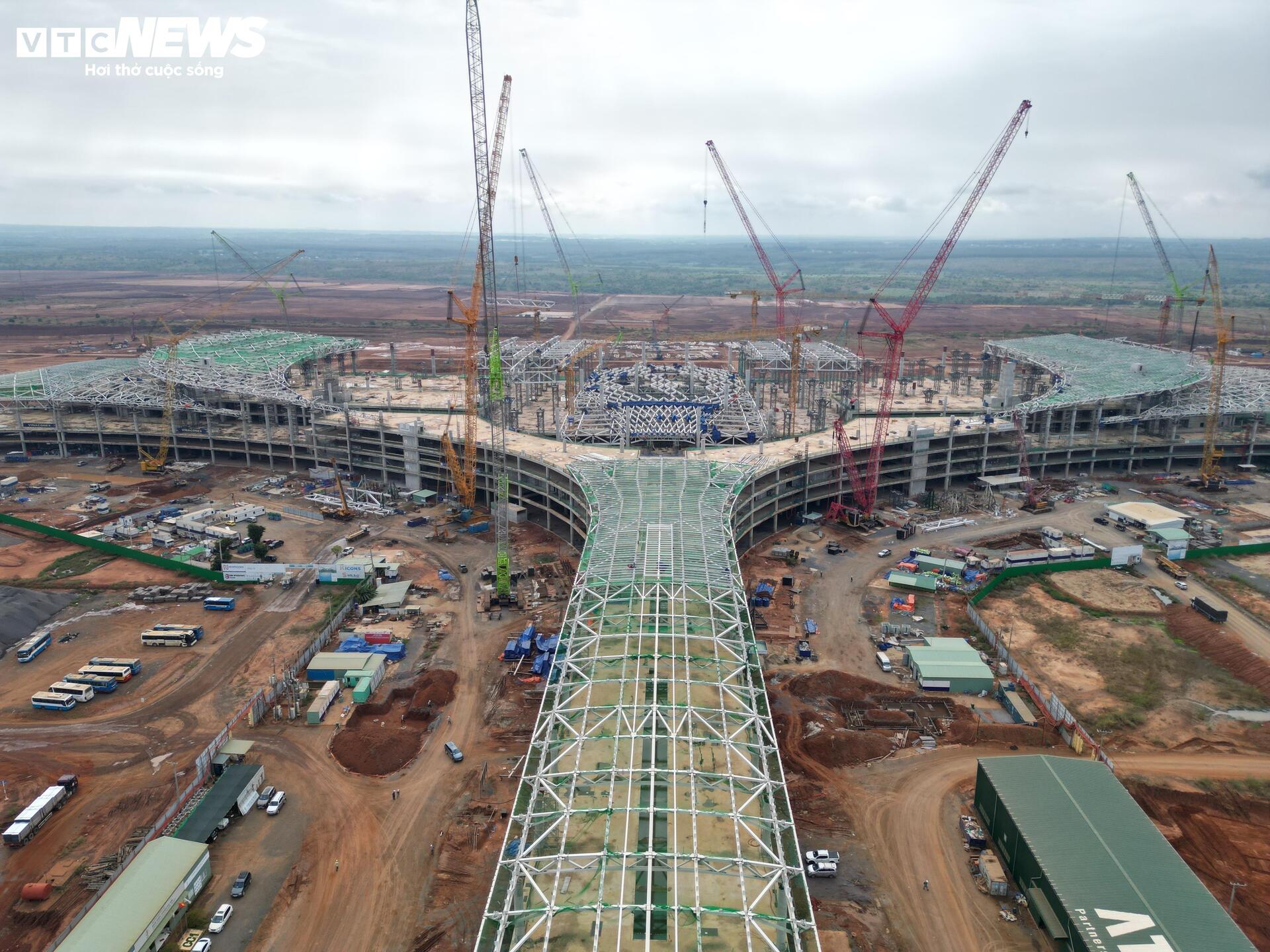 Gác lại đoàn viên, nghìn công nhân làm việc xuyên Tết ở sân bay Long Thành- Ảnh 14.