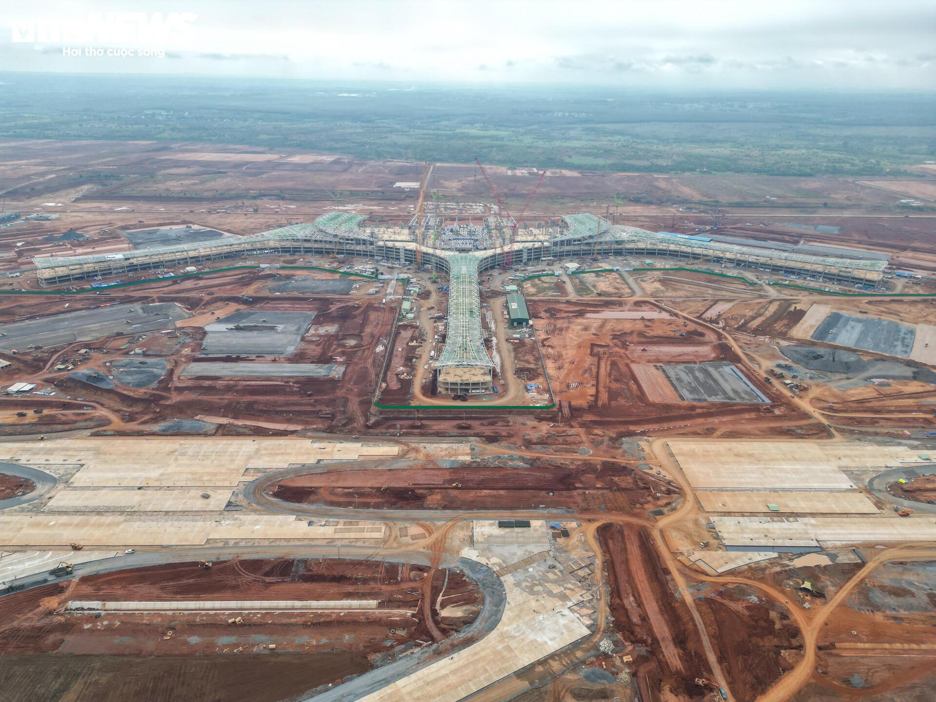 Gác lại đoàn viên, nghìn công nhân làm việc xuyên Tết ở sân bay Long Thành- Ảnh 1.