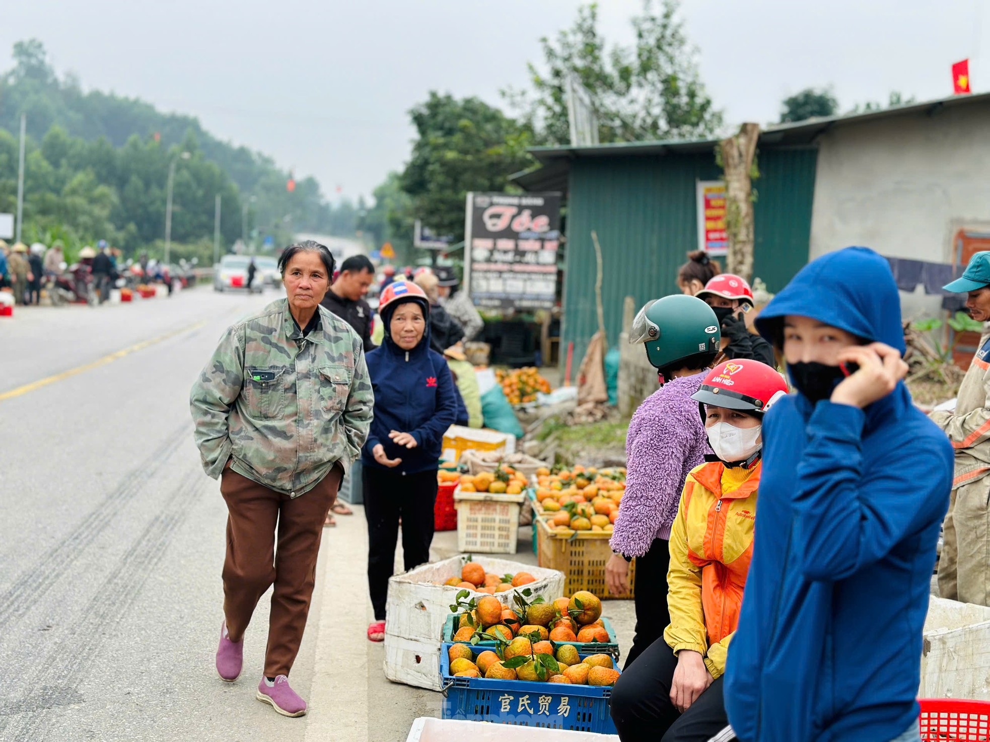 Thủ phủ cam bù vàng rực, bung hàng ngày Tết- Ảnh 10.
