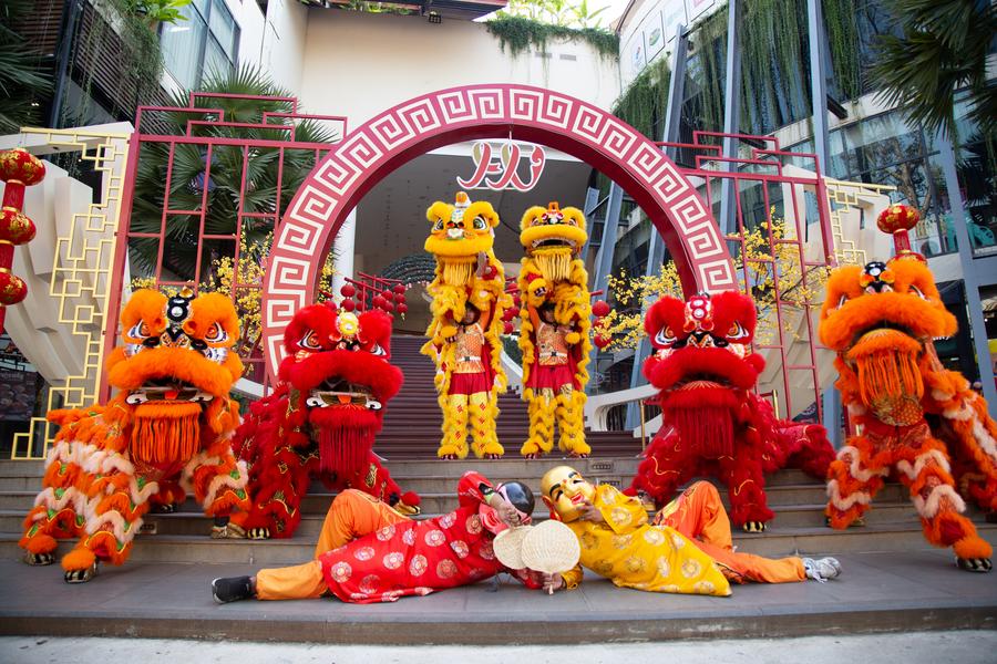 Loạt ảnh châu Á rộn ràng chờ đón năm con rắn Ất Tỵ- Ảnh 13. Loạt ảnh châu Á rộn ràng chờ đón năm con rắn Ất Tỵ- Ảnh 13.