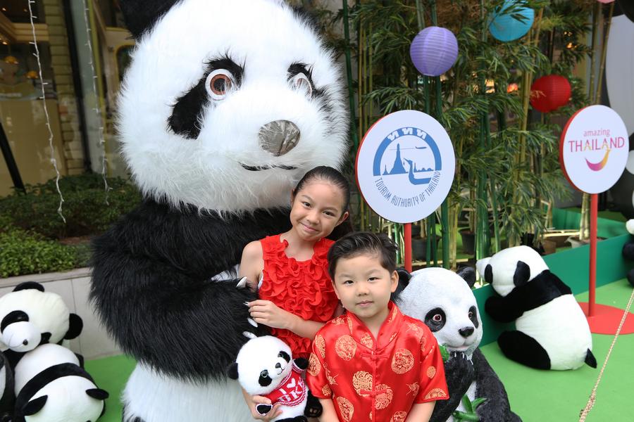 Loạt ảnh châu Á rộn ràng chờ đón năm con rắn Ất Tỵ- Ảnh 8. Loạt ảnh châu Á rộn ràng chờ đón năm con rắn Ất Tỵ- Ảnh 8.