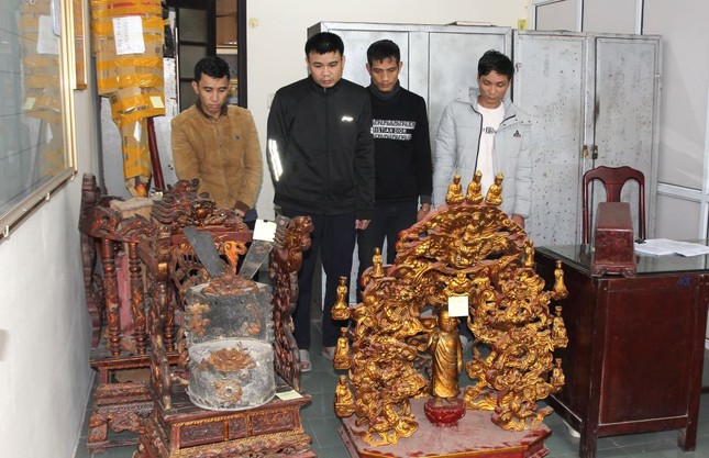 Hà Nam: Bắt nhóm chuyên trộm cắp đồ thờ tự ở đình, chùa- Ảnh 1.