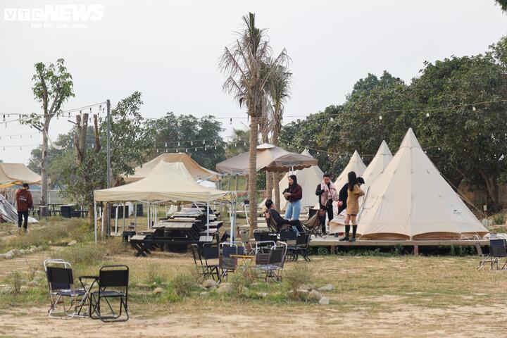 Từ bãi hoang tàn sau siêu bão Yagi, vườn hoa nổi tiếng ở Hà Nội giờ ra sao?- Ảnh 18.