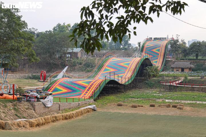 Từ bãi hoang tàn sau siêu bão Yagi, vườn hoa nổi tiếng ở Hà Nội giờ ra sao?- Ảnh 19.