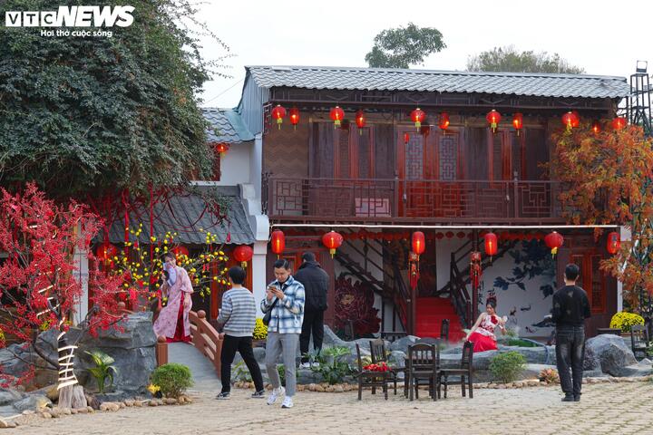 Từ bãi hoang tàn sau siêu bão Yagi, vườn hoa nổi tiếng ở Hà Nội giờ ra sao?- Ảnh 21.