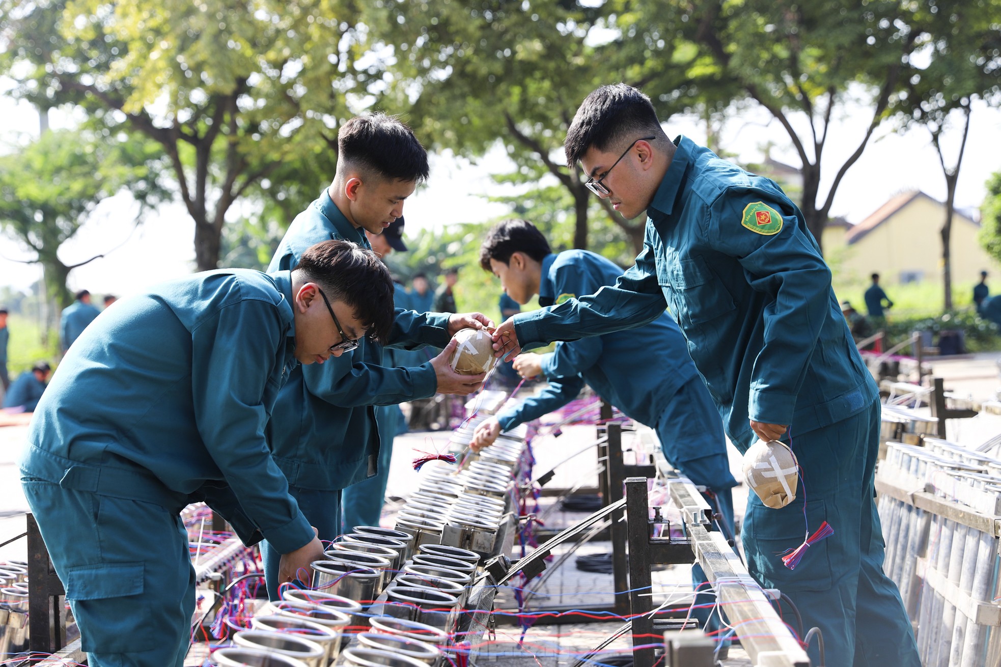 Bên trong trận địa pháo hoa tầm cao chào đón Tết Ất Tỵ 2025 ở TPHCM- Ảnh 5.