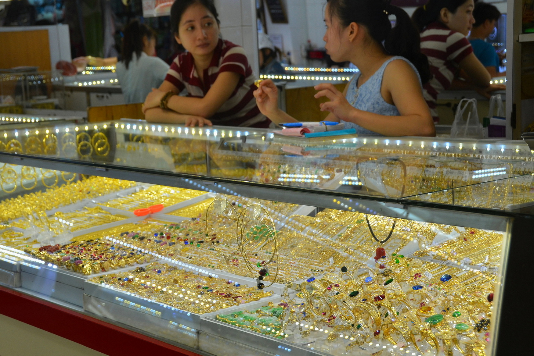 Giá vàng hôm nay, 28-1: Đột ngột quay đầu giảm mạnh- Ảnh 1. Giá vàng hôm nay, 28-1: Đột ngột quay đầu giảm mạnh- Ảnh 1.