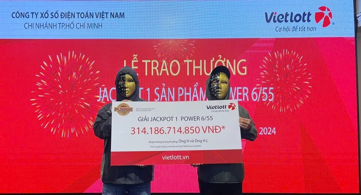 Vietlott trả thưởng hơn 4.260 tỷ đồng: 1 kỷ lục giải thưởng lớn nhất lịch sử xổ số Việt Nam, lần đầu tiên có người trúng 30 giải đặc biệt- Ảnh 1.