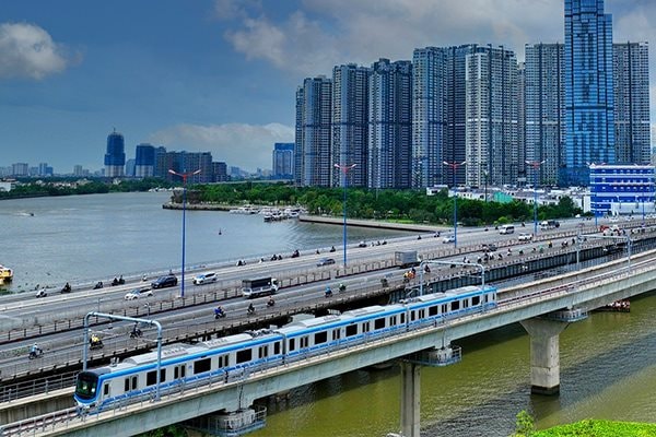 Metro Bến Thành - Suối Tiên chính thức hoạt động "đẩy" giá căn hộ chung cư dọc tuyến tăng nóng 35 - 70%, cao vượt trội so với thị trường- Ảnh 2.