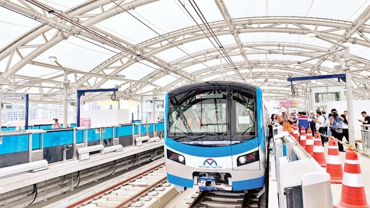 Metro Bến Thành - Suối Tiên chính thức hoạt động "đẩy" giá căn hộ chung cư dọc tuyến tăng nóng 35 - 70%, cao vượt trội so với thị trường- Ảnh 1.