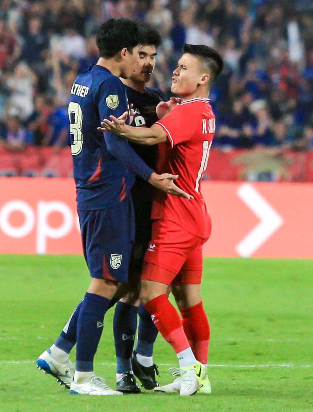 Cạn lời với bàn thắng của Thái Lan, Quang Hải phản ứng cực gắt, fair-play ở đâu!- Ảnh 6.