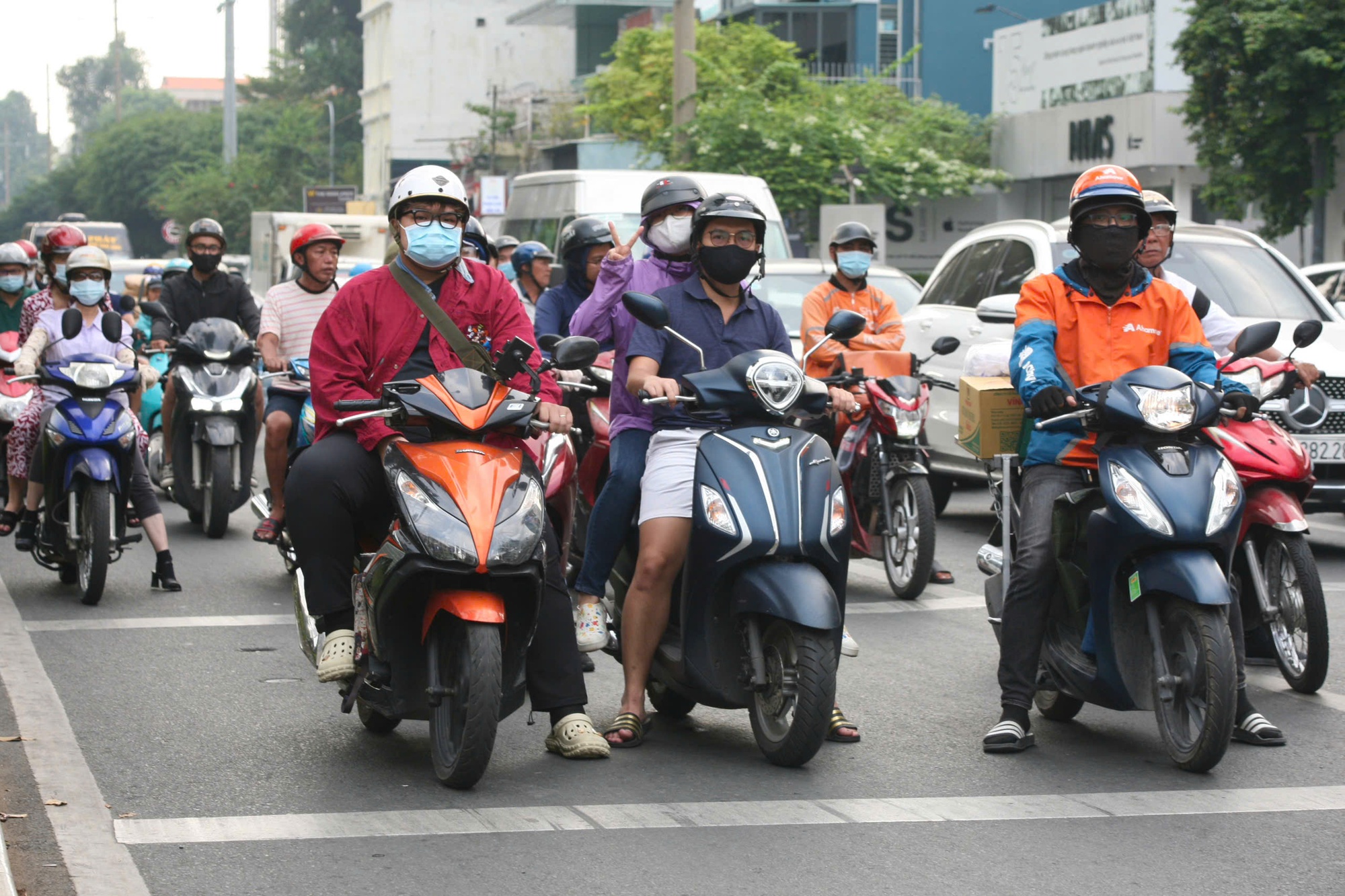 Tăng mức phạt giao thông: Nhiều người ở TP HCM “không tin vào mắt mình”- Ảnh 13.